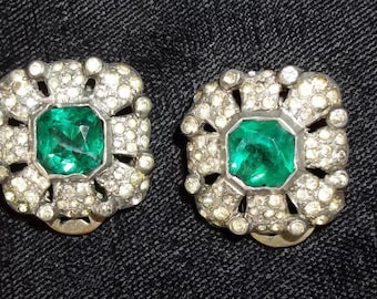 Vintage 1940s 1950s Emerald Green Czech Style Glass Rhinestone Clip On Earrings