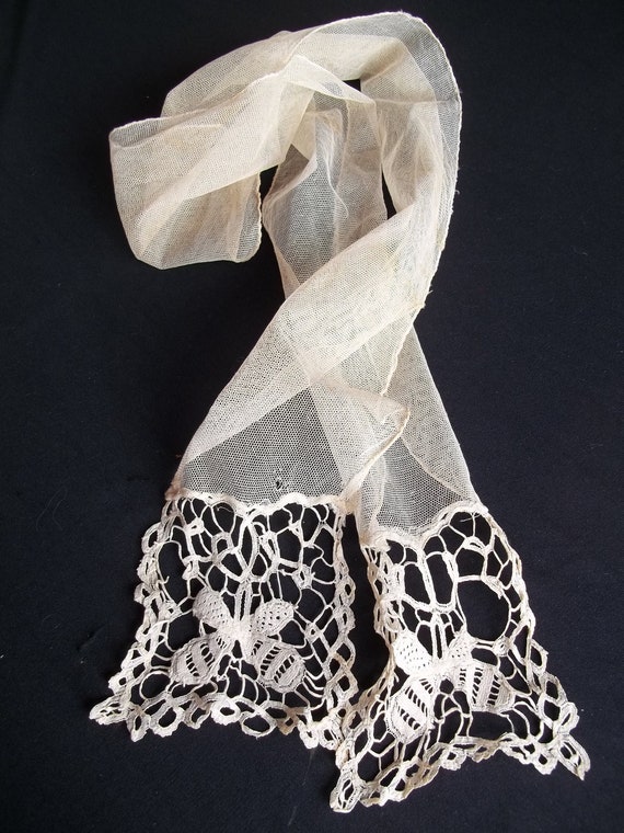 Antique Beige Netted Collar Scarf with Butterfly e