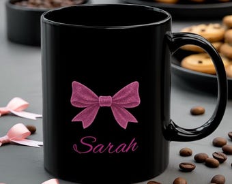 Tazza con fiocco nero personalizzata, tazza da caffè con nome personalizzato, tazza con fiocco rosa, tazza estetica Coquette, regalo femminile per lei, tazza di San Valentino