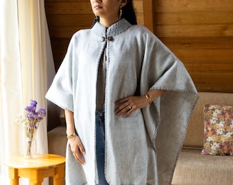 Capa Ruana de Alpaca Gris – Chal Andino Tejido a Mano, Poncho, Suave y Elegante para Mujer, Ideal para Invierno