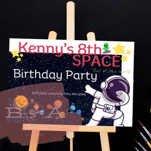 Cette invitation spatiale PNG « Hors du monde », une carte de remerciement, une carte de cadeau avec code QR et un souvenir (favori de l'anniversaire).