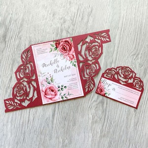 Modelo de convite de flores rosas com cartão RSVP SVG, convites de casamento com dobradura de corte a laser Cricut, arquivos de vetor de cameo Papercut cdr dxf pdf ai