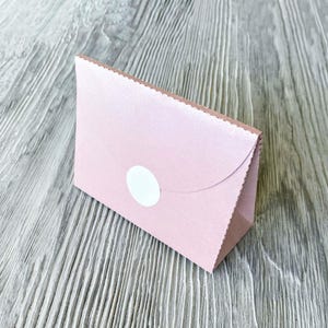 Caixa de lembrancinhas para festa de casamento faça você mesmo, modelo svg de caixa de sacola de presente, sacola de lembrança com tampa fechada Cricut, arquivos vetoriais de silhueta cortada a laser em papel