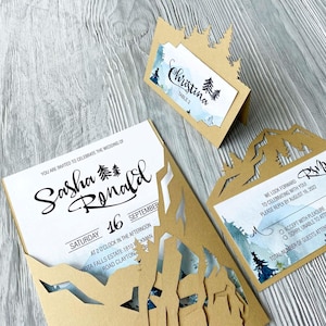 Faire-part de mariage montagne forêt modèle svg 5 x 7 cricut & marque-places découpé au laser rsvp ensemble, gatefold verdure rustique inviter extérieur papercut