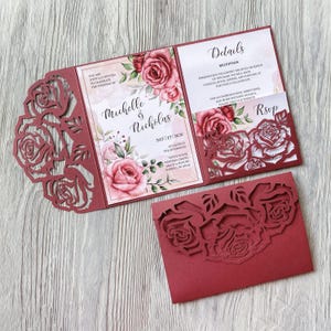 Modello di invito con fiori di rosa cricut 5x7, Svg quinceanera tri-fold sweet 16 busta per invito di nozze taglio laser carta tagliata cameo dxf pdf
