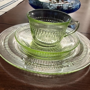 Uranium Anchor Hocking Roulette pattern Green Depression glass