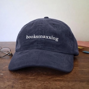Booksmaxxing | Haftowana czapka z kordu, Akcesoria dla miłośników książek, Czapka dla żarłocznego czytelnika
