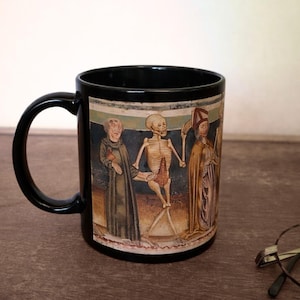 Taza de esqueletos de Danza Macabra / La Danza de la Muerte, Arte Medieval, Fresco de la Edad Media