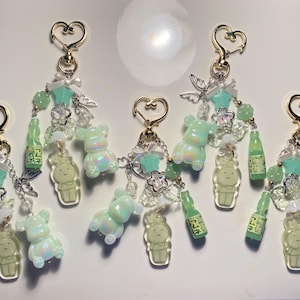 Smiski Keychain – Cute Charms with glow in the dark star charm Accessories Schlüsselanhänger Smiski green Figure kawaii gift idea