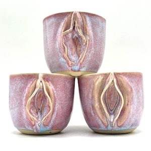Tazza in ceramica Vulva da 200 ml, regalo di compleanno - Dichiarazione d'arte femminista. Tazza da caffè con vagina. Regalo speciale per il corpo queer positivo.
