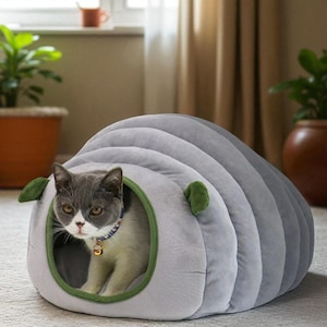 Mini Cat Cuddle House | Small Pet Bed Hut for Kittens, Puppies & Small Pets | Soft Warm Indoor Nest for Winter Comfort