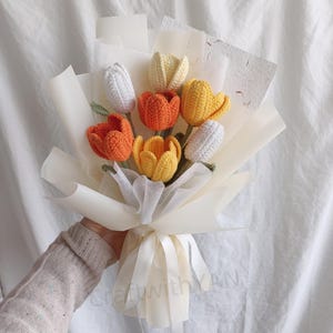 Gehäkelter Tulpenstrauß: Bunte Tulpen - Geschenk zum Muttertag, Haus- und Bürodekoration, Einweihungsparty, Geschenk für Sie, Frühlingsgeschenk, individuelles Geschenk