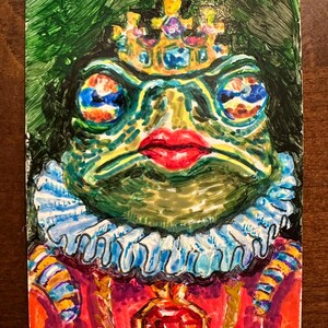 Peinture originale ACEO « Regal Reflection : Le prince grenouille » | Art Trading Card (ATC) | Miniature acrylique par WM | 2024