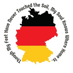 以下が含まれることがあります： ドイツの黒、赤、黄色の地図。周囲に「Though My Feet Have Never Touched the Soil, My Soul Knows Where Home Is.」というテキストが書かれている。