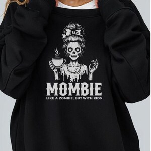 Dark Humor Digital Download "Mombie" esqueleto gótico inspirado mãe com café, impressão gráfica dtf, svg, png, arquivo de corte, sublimação