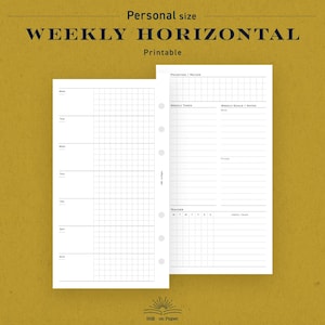 Könnte beinhalten: Zwei weiße, bedruckbare Planerseiten mit Rasterlayout für die Wochenplanung. Die Seiten enthalten Abschnitte für Aufgaben, Ziele und einen Tracker. Der Text oben lautet "Personal size" und "WEEKLY HORIZONTAL Printable". Unten steht "Still on Paper."