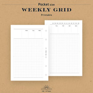 以下が含まれることがあります： 週ごとのグリッドパターンを持つ2つの白い印刷可能なウィークリーグリッドプランナーページ。週の曜日がラベル付けされています。「Pocket size」、「WEEKLY GRID」、「Printable」の文字が上部にあります。下部には「Still on Paper」の文字があります。