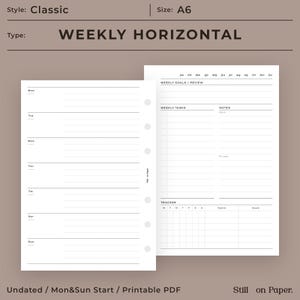 Puede incluir: Recambio de agenda semanal horizontal tamaño A6 con diseño clásico. La página izquierda muestra los días de lunes a domingo. La página derecha incluye campos para objetivos semanales, tareas, notas y un rastreador. Texto: Still on Paper.