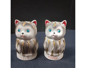 Vintage 1950s/60s TILSO Kitschy "Mewing" Kittens Salt and Pepper Shakers.  Hand Painted