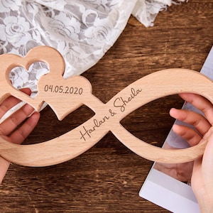 Personalisierte Holz Infinity Zeichen, kundenspezifische ewige Liebe Infinity Zeichen, Unendlichkeitsform mit Namen, Geschenk für Paare, Hochzeitsgeschenk, Verlobungsgeschenk