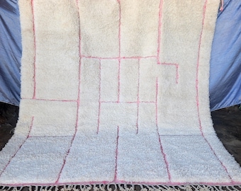 Handmade Moroccan Wool Rug: White & Pink Geometric Design