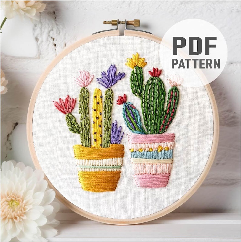 K&ouml;nnte beinhalten: Gestickte Kakteen und Sukkulenten in bunten T&ouml;pfen, ein DIY-Stickmuster f&uuml;r ein Hoop-Art-Projekt. PDF-Muster.