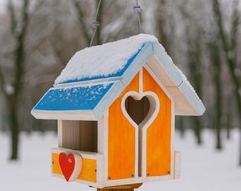 Rustic LoveBird Feeder with Heart Entrance | Bright Cottage Bird Feeder with Heart Opening | HeartNest Open-Air Wooden Bird Feeder