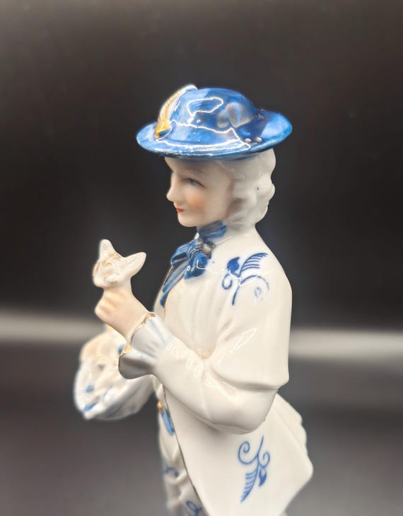 ヴィンテージ磁器製ビクトリア朝紳士フィギュア – 青と白のセラミック