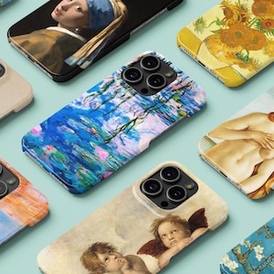Peut inclure: Une collection de coques de téléphone représentant des œuvres d'art célèbres. Les coques affichent des peintures emblématiques telles que les tournesols de Van Gogh, les nénuphars de Monet et la Vénus de Botticelli. Les coques sont de couleurs et de motifs variés, mettant en valeur l'art classique.
