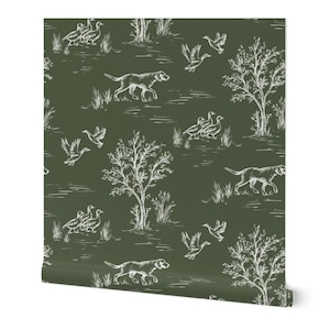Carta da parati Toile de Jouy con cani da caccia, colore verde foresta, ideale per arredamenti in stile country e rustico.