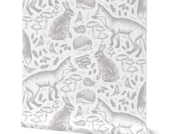 Papel pintado infantil con temática de bosque: animales del bosque en gris claro, autoadhesivo.