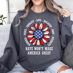 L'odio non renderà grande l'America, maglietta anti-Trump, L'odio non renderà grande la maglietta, Pace, Gentilezza, Amore, Uguaglianza, Speranza, Inclusione, Diversità