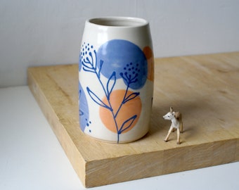 VENTE - Vase en grès fait main à motif floral avec des touches de bleu et d'orange