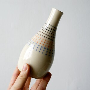 Bottle flower bud vase with dotted pattern in simply clay Bottle flower bud vase with dotted pattern in simply clay