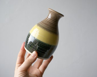 Vase pour boutons de fleurs en forme de bouteille en jaune, marron et noir