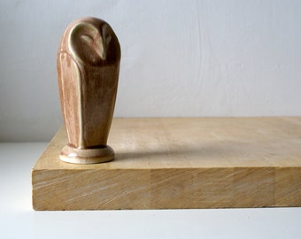 Sculpture minimaliste moderne de hibou, poterie artisanale en grès