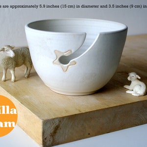 Pottery yarn bowl with little star hook, small yarn bowl for knitting customised in your choice of colour Vanilla cream