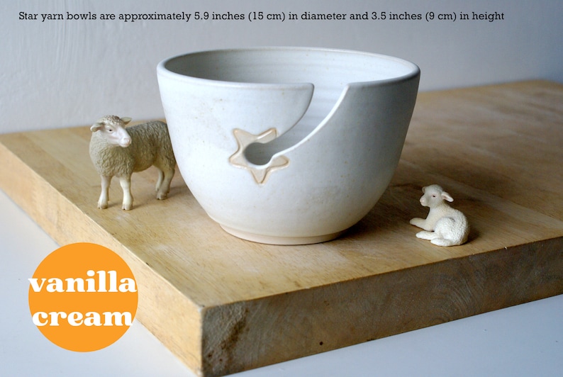 Pottery yarn bowl with little star hook, small yarn bowl for knitting customised in your choice of colour Vanilla cream