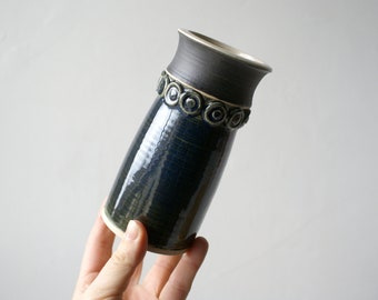 Petit vase bouteille en céramique noir et bleu