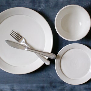 Four table dinnerware settings small bowl, side plate and dinner plate in your choice of colour image 7