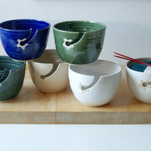 Pottery yarn bowl with little star hook, small yarn bowl for knitting customised in your choice of colour image 2