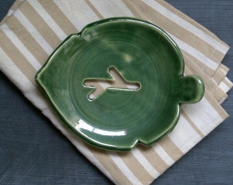 Leaf soap dish glazed in forest green