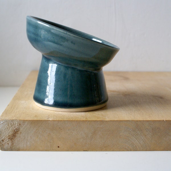 Pedestal cat feeding bowl glazed in ice blue