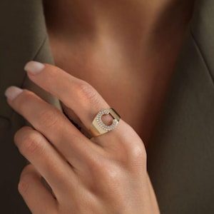 Anillo con inicial de oro de 14 quilates / Anillo con letra personalizada / Anillo de oro elegante con circonita / Joyas con nombre o inicial personalizadas / Regalo para ella