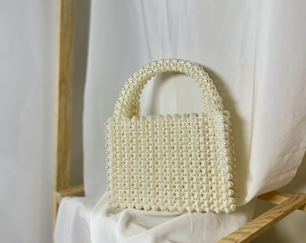 Bolso artesanal color crema con perlas, elegante bolso de mano para novia, bolso de boda con perlas.