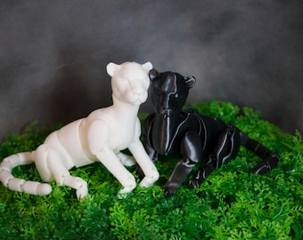 Articulated 3D Printed Panther – Posable Cat Figurine, minimalism Desk Decor