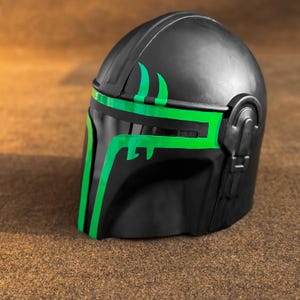 Green Mandalorian Helmet Replica | Star Wars Cosplay Prop | Din Djarin’s Iconic Helmet | Mando Helmet Gift for Him | Men&#39;s Gift | Home Décor