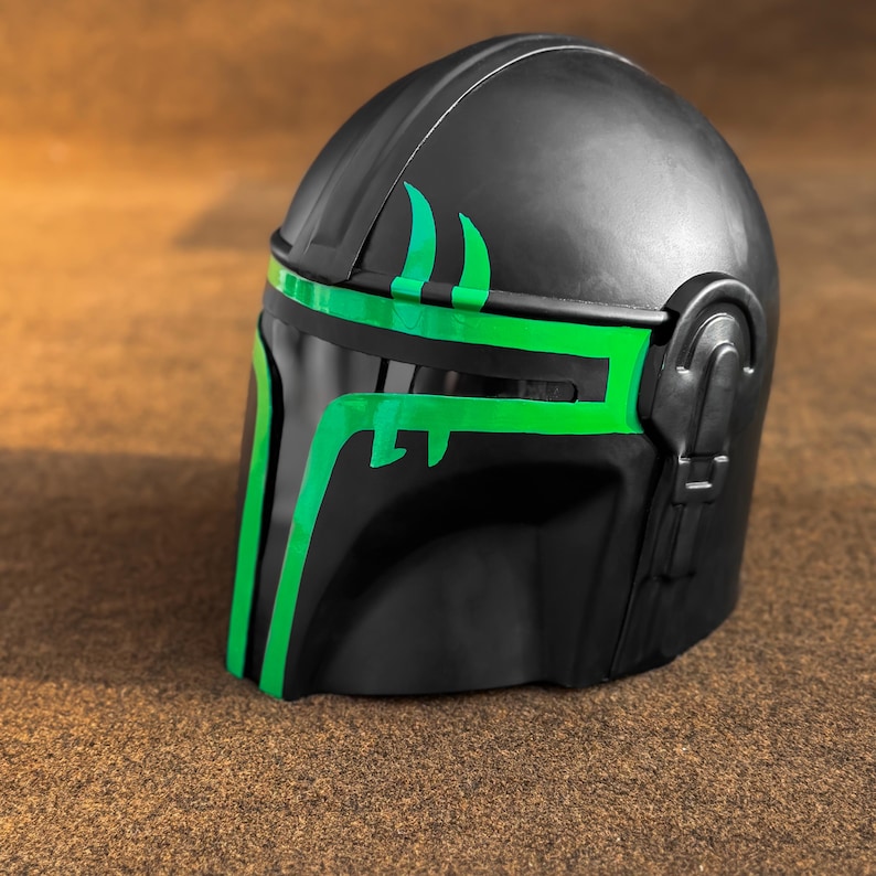 Replika av den gröna Mandalorian-hjälmen | Star Wars Cosplay-rekvisita | Din Djarins ikoniska hjälm | Mando-hjälmpresent till honom | Present för män | Heminredning bild 1