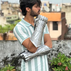 Heartblade Ritterhandschuhe – Elegante Mittelalter-Panzerhandschuhe mit aufwendigem Herz-Design für Cosplay & Renaissance Fairs