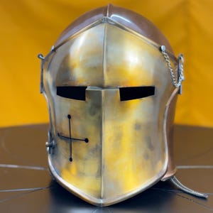 Mittelalterlicher Barbuta Helm - zweifarbiges Kupfer und gelbes 18G Stahl - Handgefertigte antike Ritter Rüstung für LARP, Cosplay & Sammler